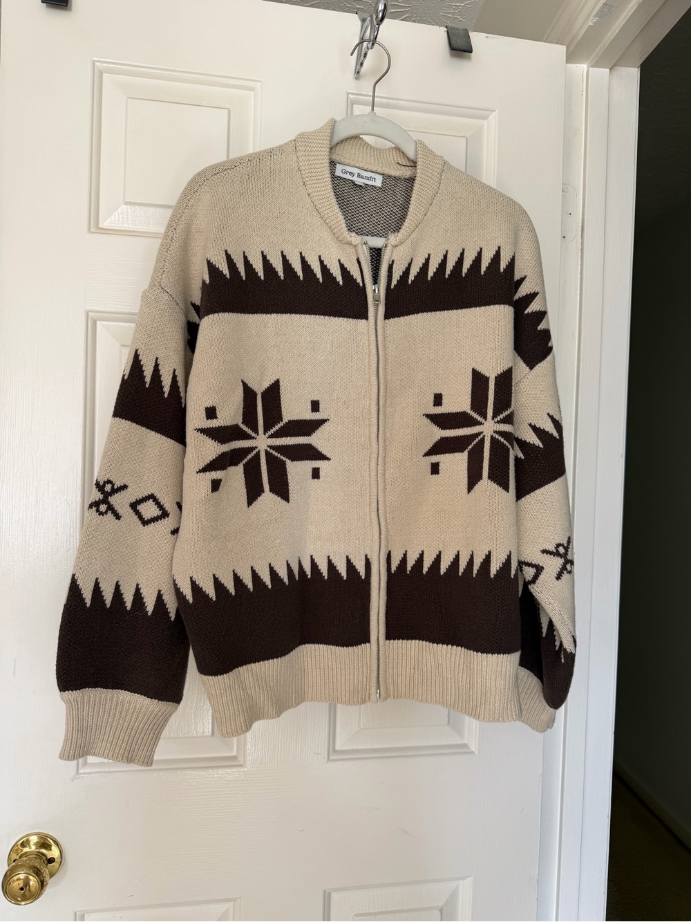 Grey bandit. Chunky Zip-Front Patterned Sweater Jacket - Beige & Dark Brown